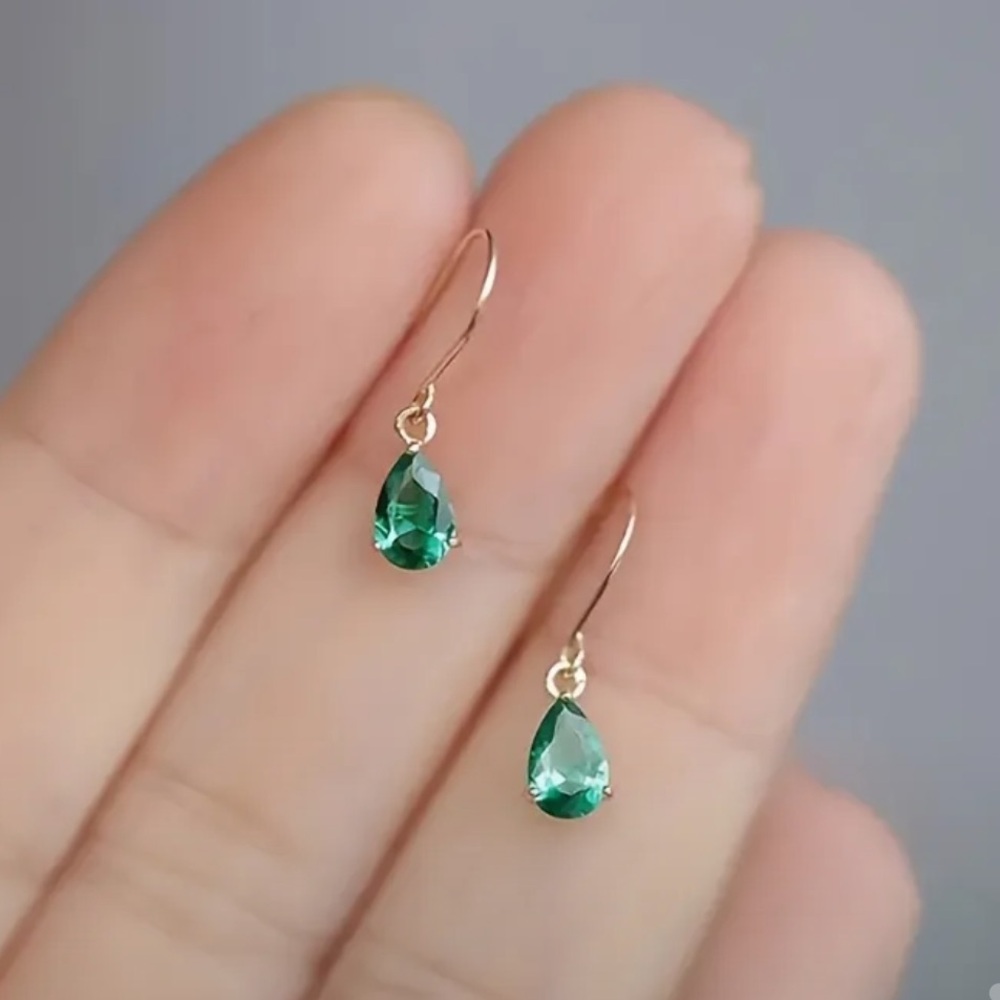 Elegant Gold Teardrop Earrings